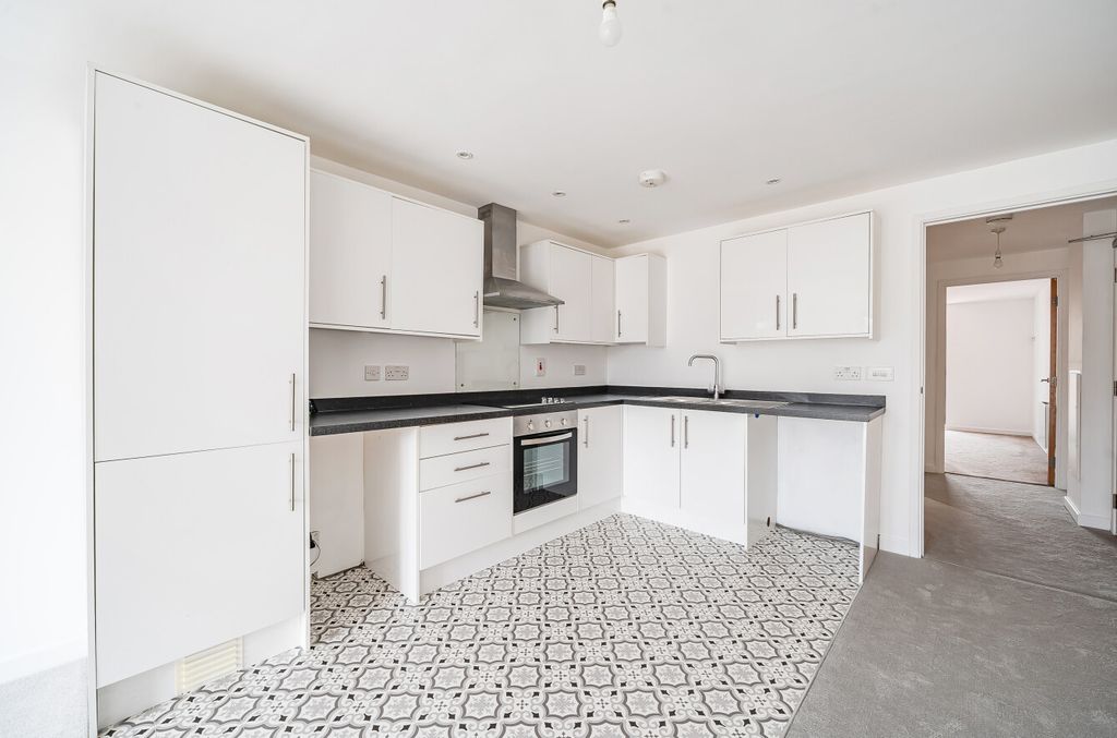 Property photo 2 of 9 1297535-7-682Deae...