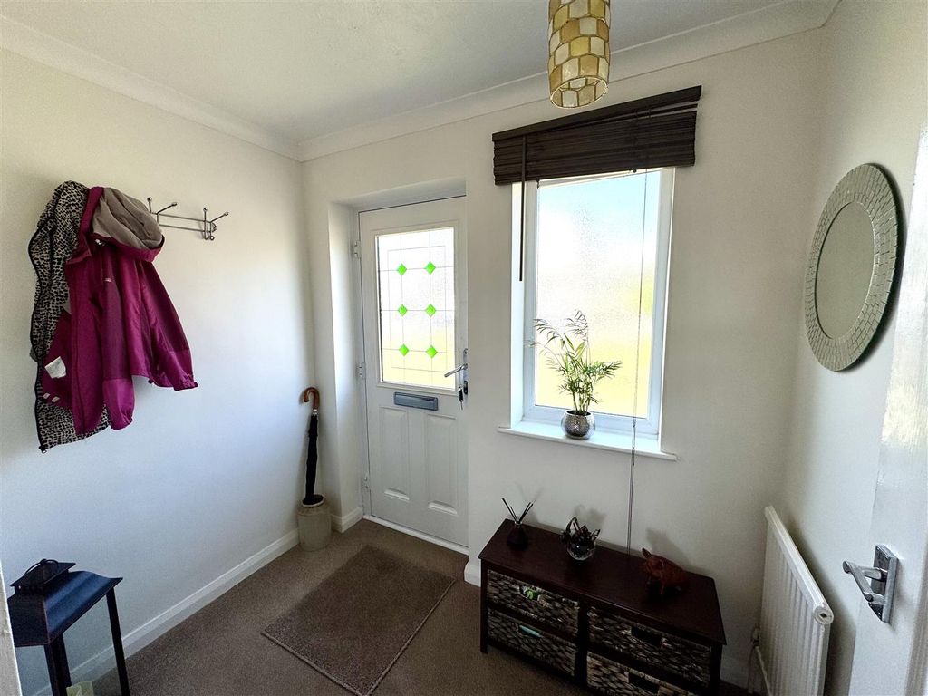 Property photo 2 of 25 Entrance Hall