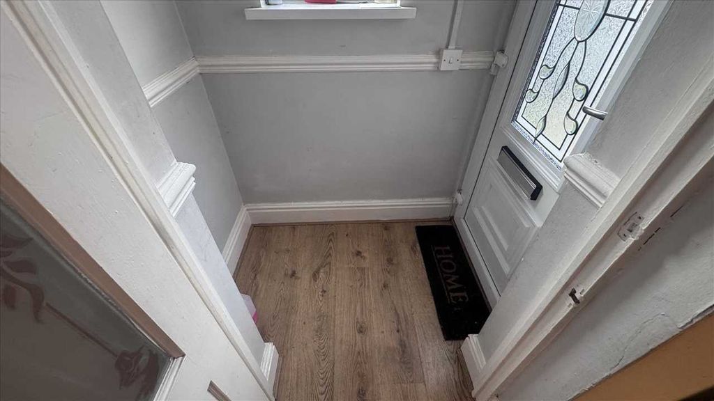 Property photo 2 of 9 Hall