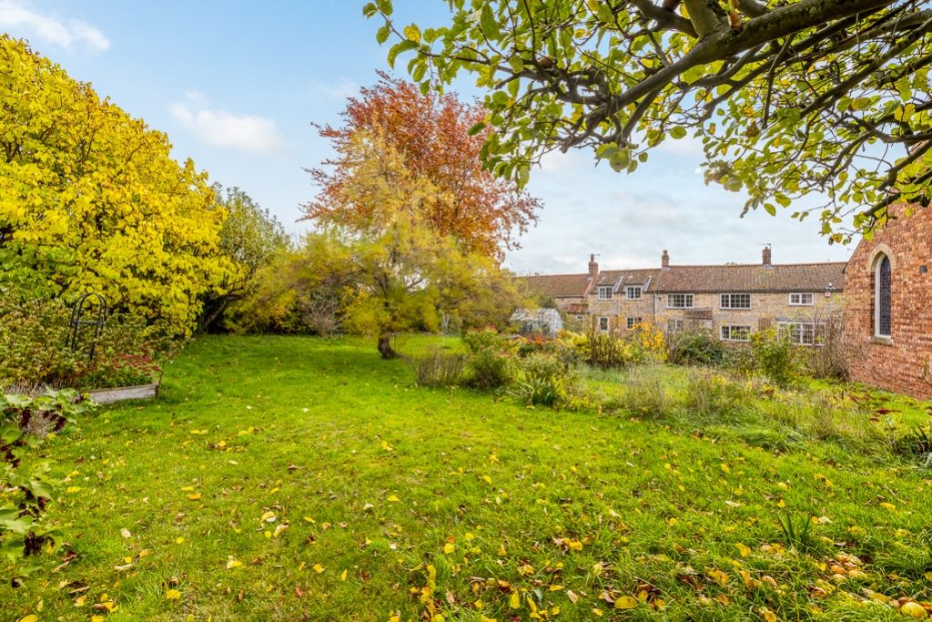 Property photo 2 of 28 Rose Cottage (Navenby)-14