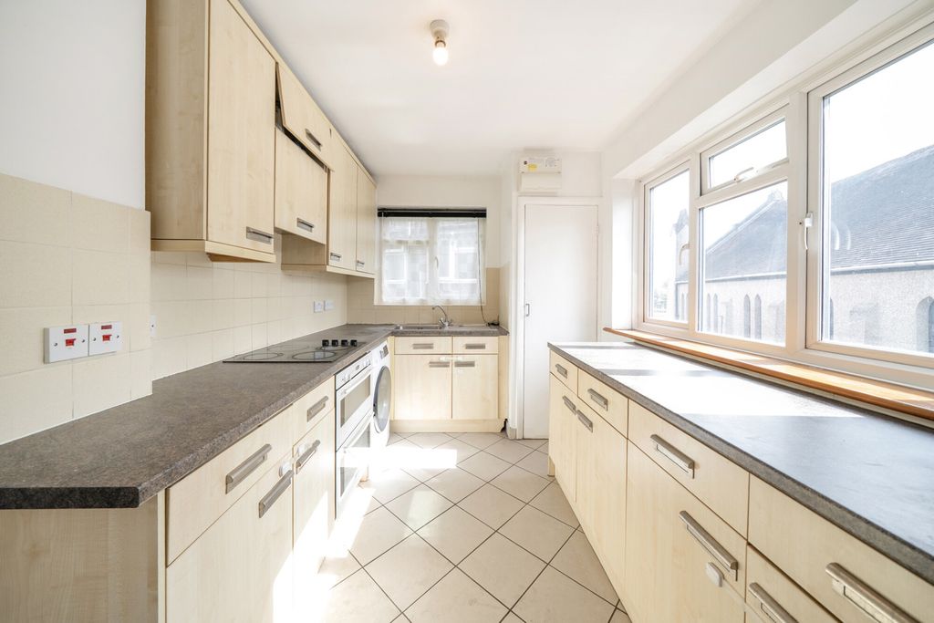 Property photo 2 of 20 1464502-12-6A0Ad7...
