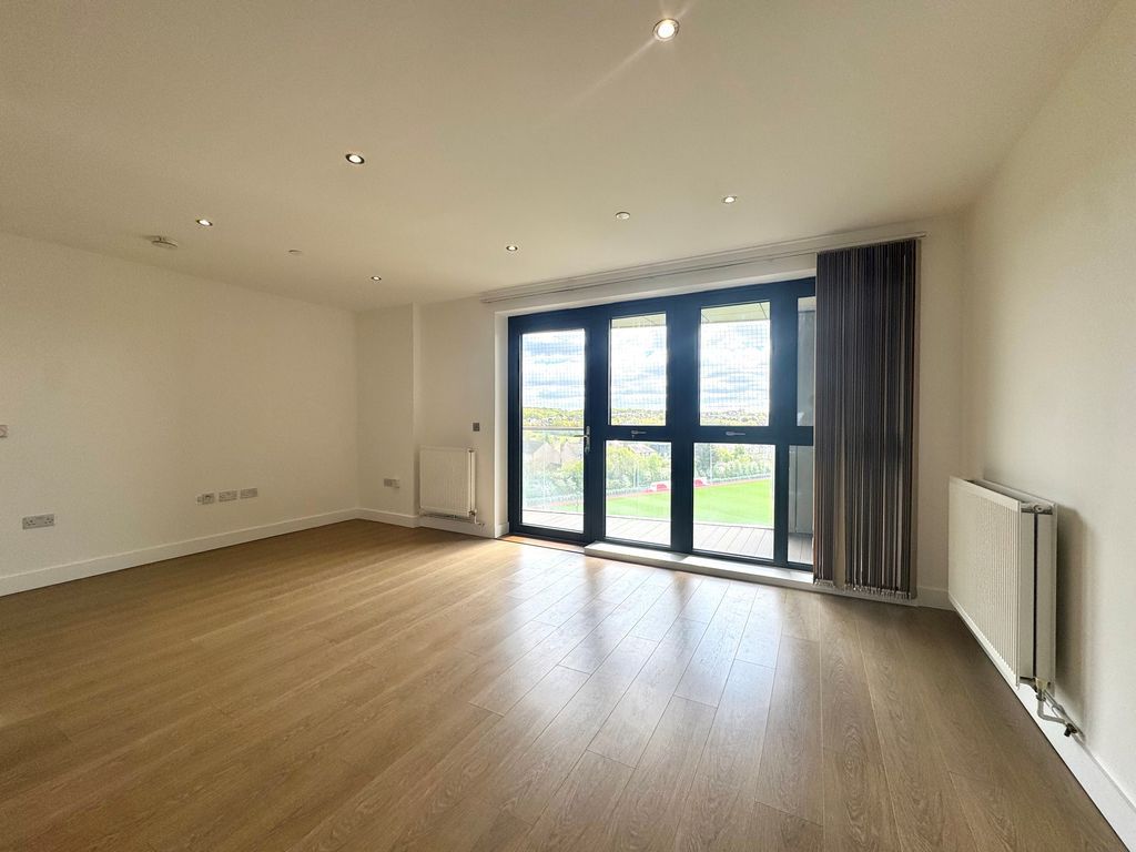 Property photo 3 of 7 Photo 6