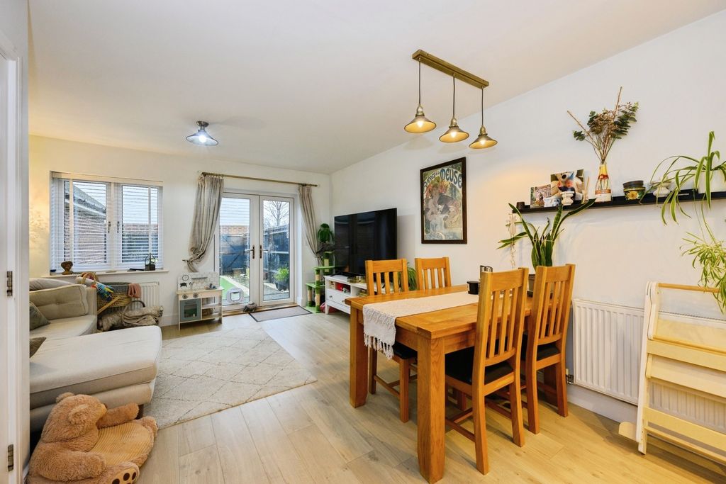 Property photo 3 of 21 Pbox-Img.Jpg