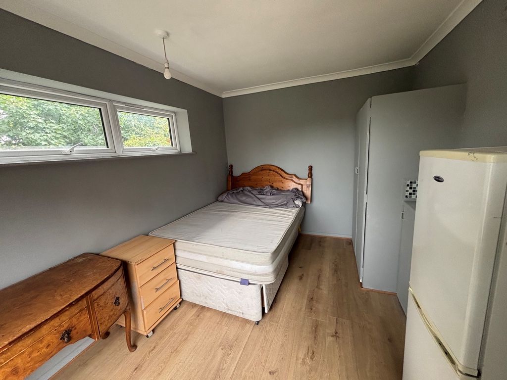 Property photo 2 of 3