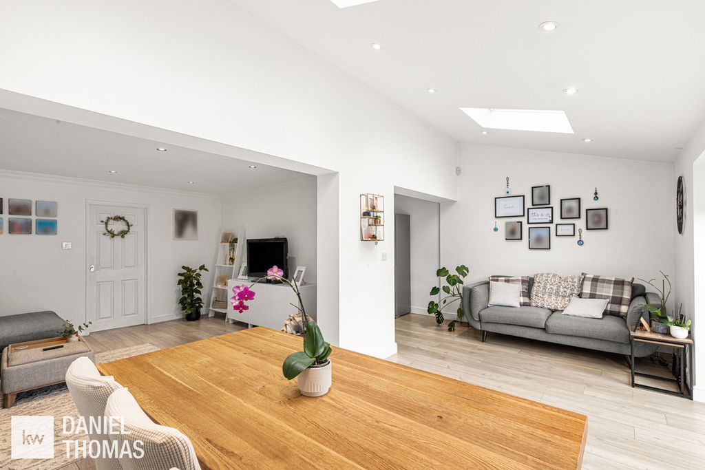 Property photo 2 of 22