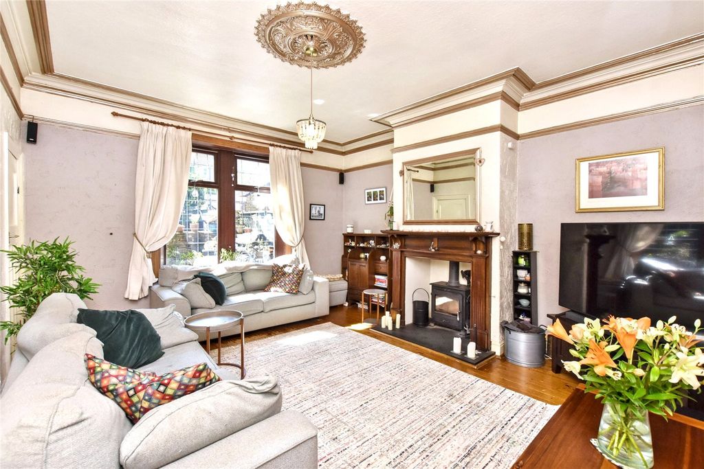 Property photo 2 of 44 Picture No. 18