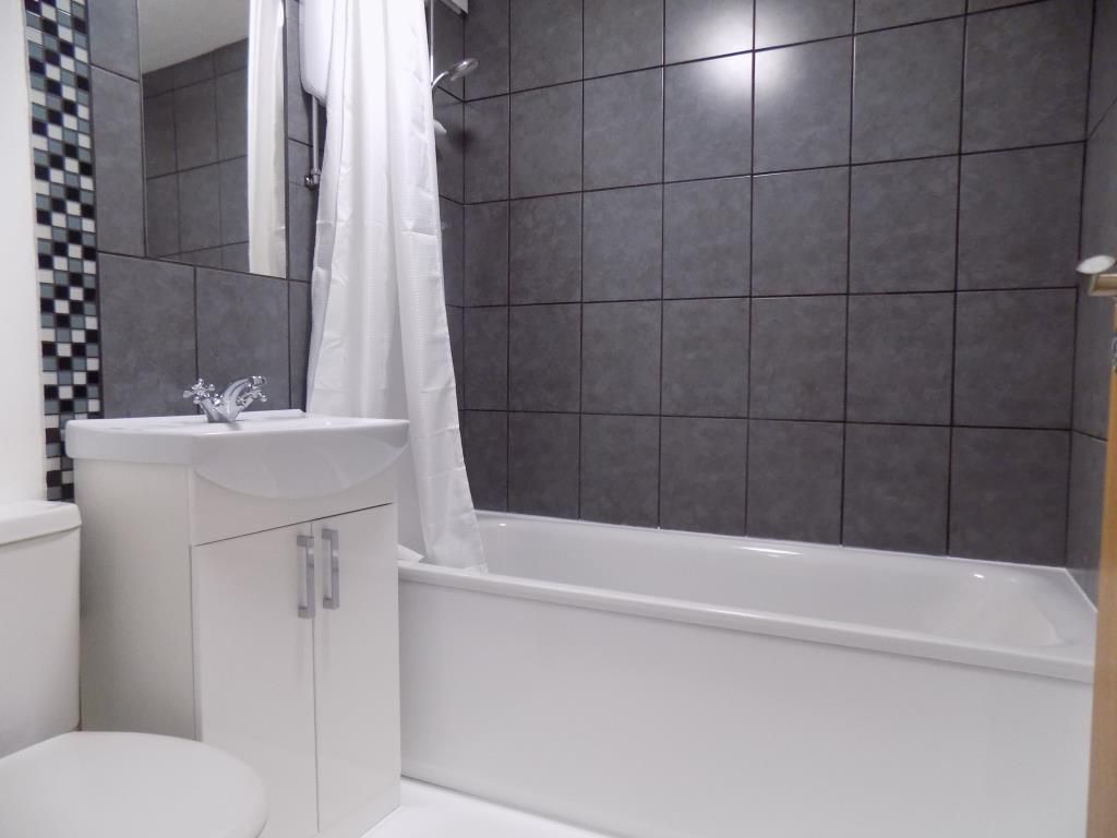 Property photo 2 of 8 Bathroom