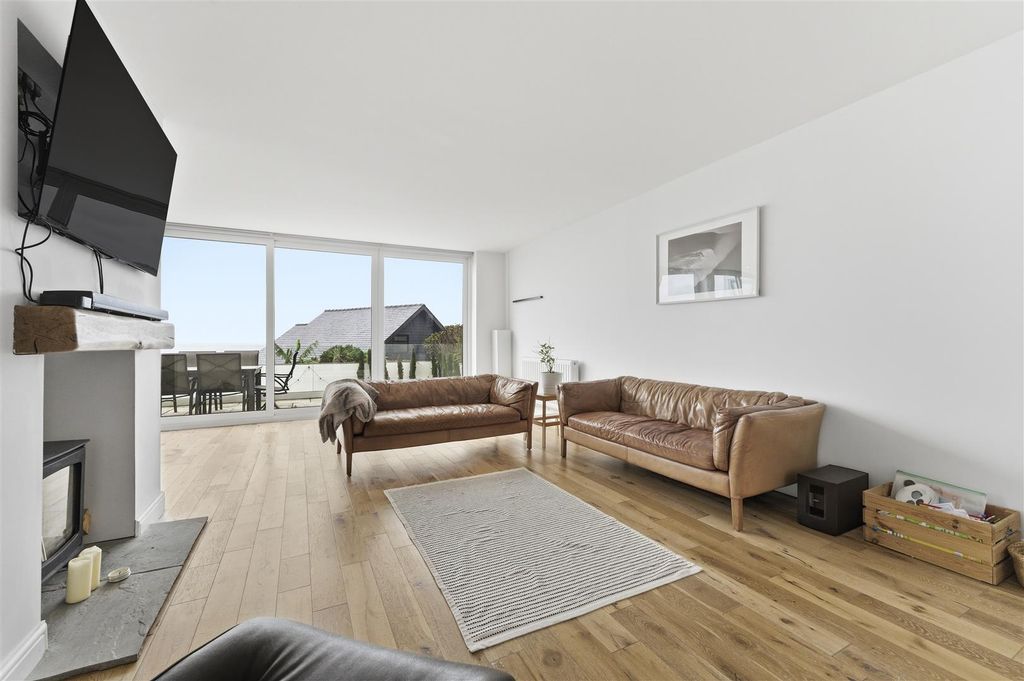 Property photo 3 of 23 03-A7409693.Jpg