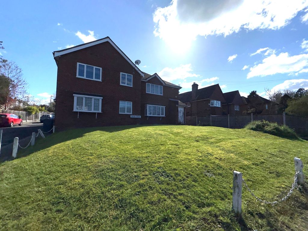 Property photo 1 of 7 2Hollylodgeext