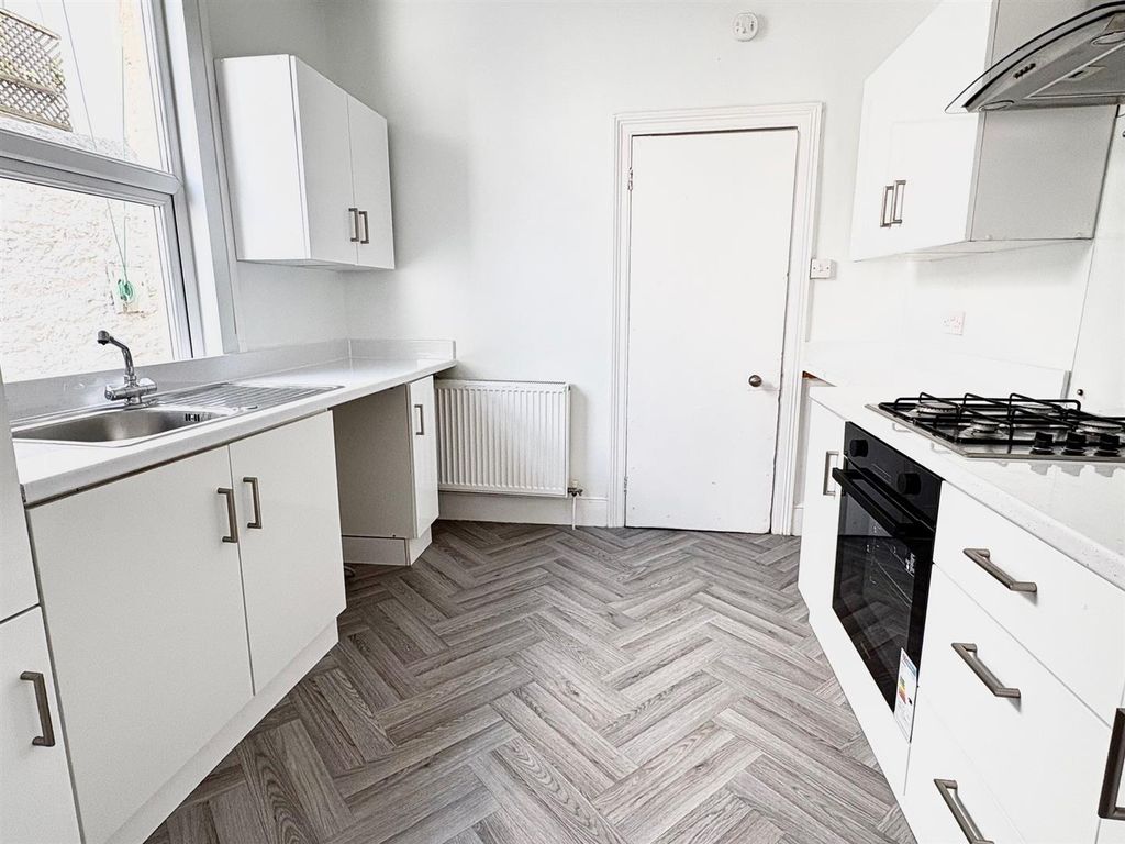 Property photo 3 of 11 Kitchen.Jpg