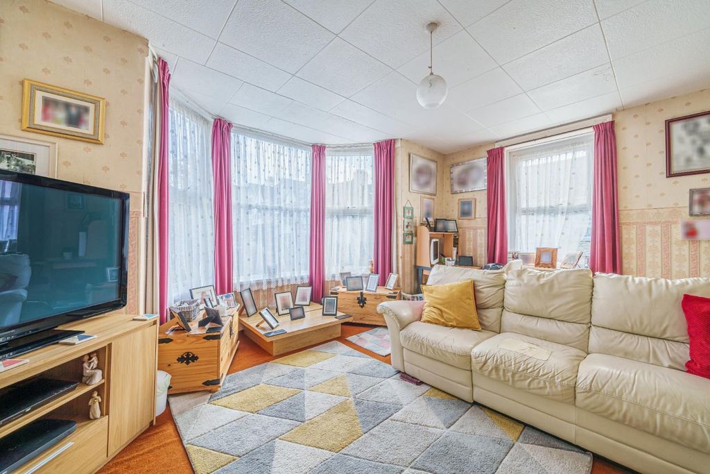 Property photo 3 of 15 Sitting Room