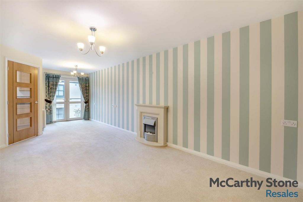 Property photo 3 of 22 8630891-Interior02.Jpg