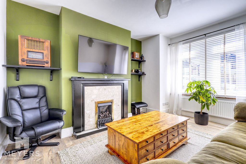 Property photo 2 of 20