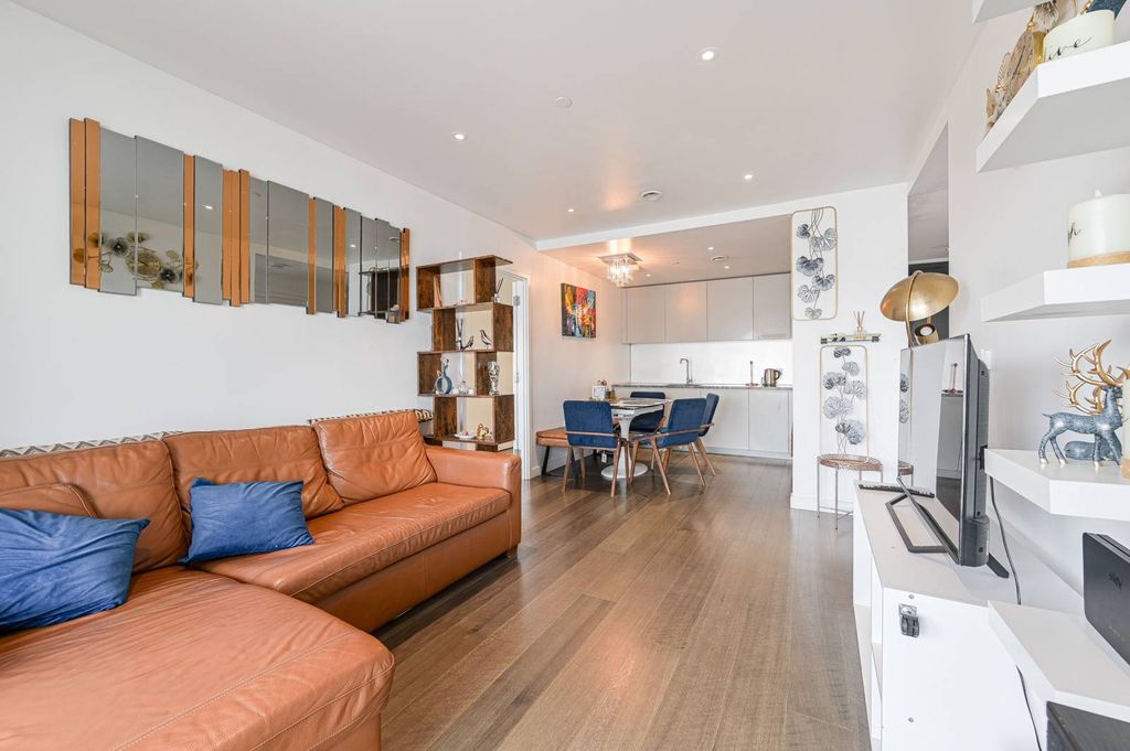 Property photo 2 of 21