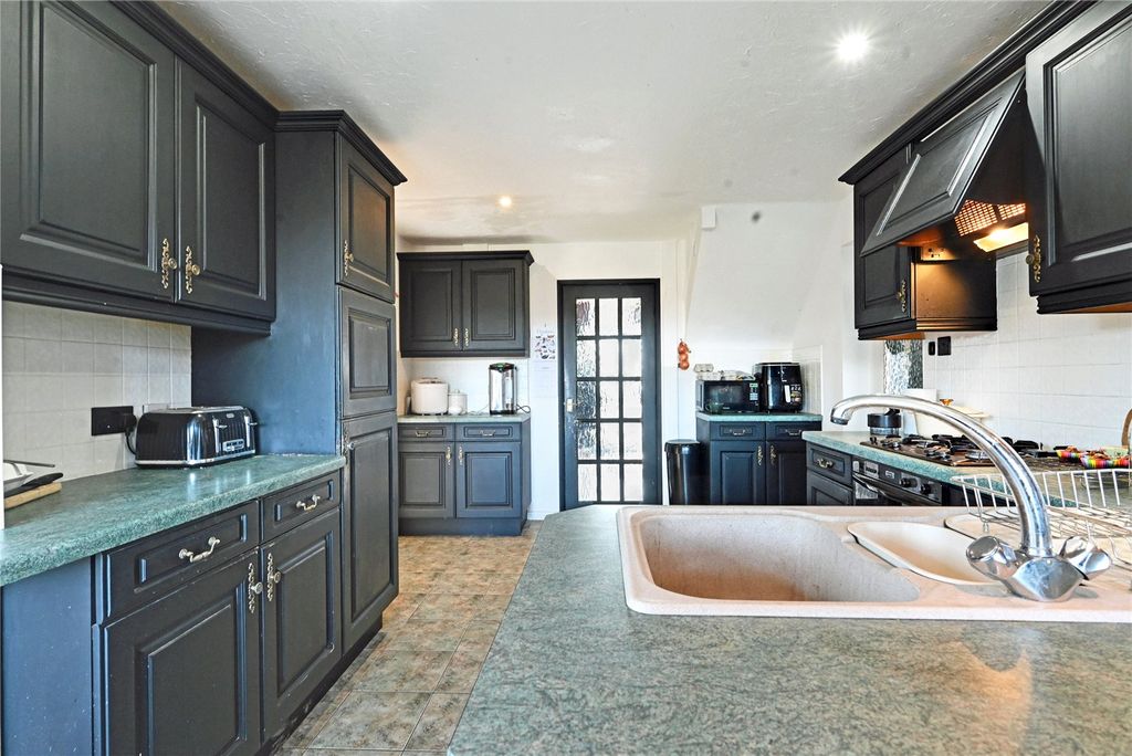 Property photo 3 of 24 Kitchen