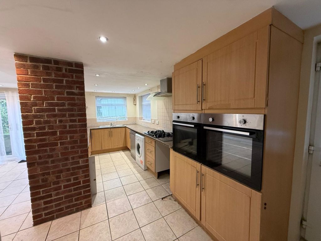 Property photo 3 of 13 Img-20251118-Wa0017