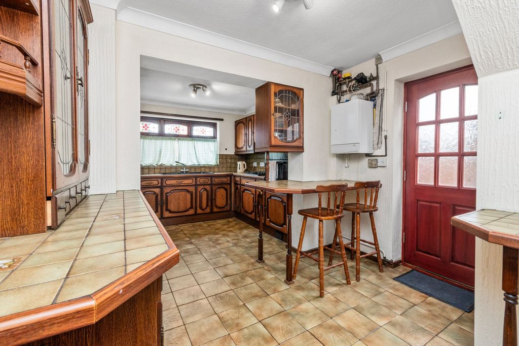 Property photo 3 of 21