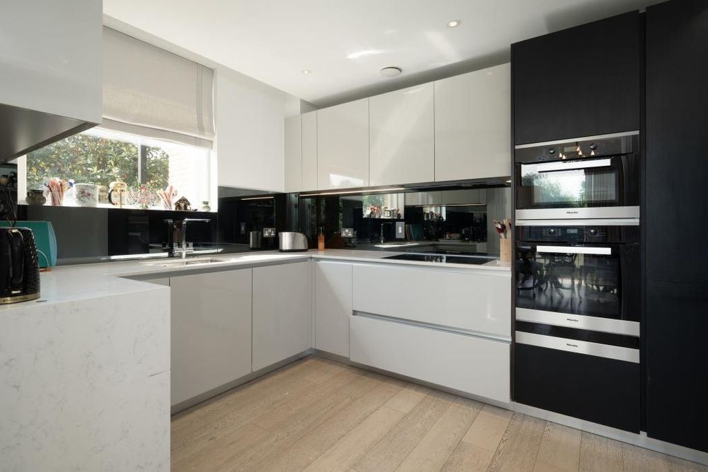 Property photo 3 of 23 Image