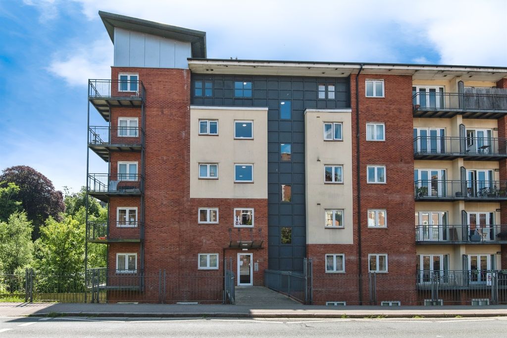 Property photo 1 of 15