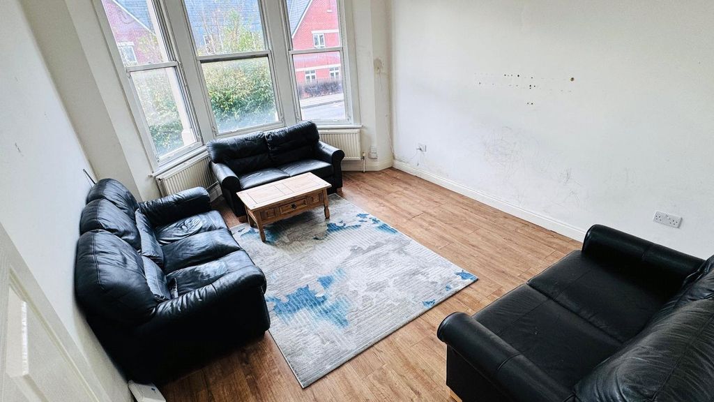 Property photo 2 of 19 Picture No. 18