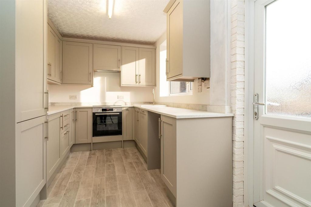 Property photo 3 of 13 Kitchen Diner