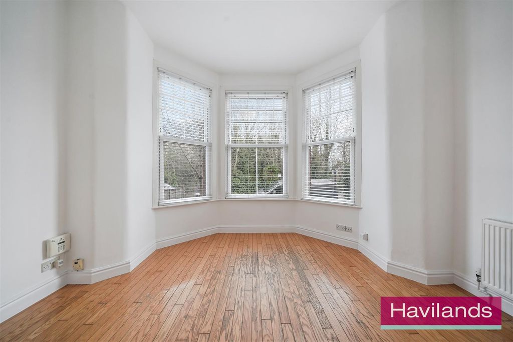 Property photo 3 of 12 Haslemere Road-11.Jpg