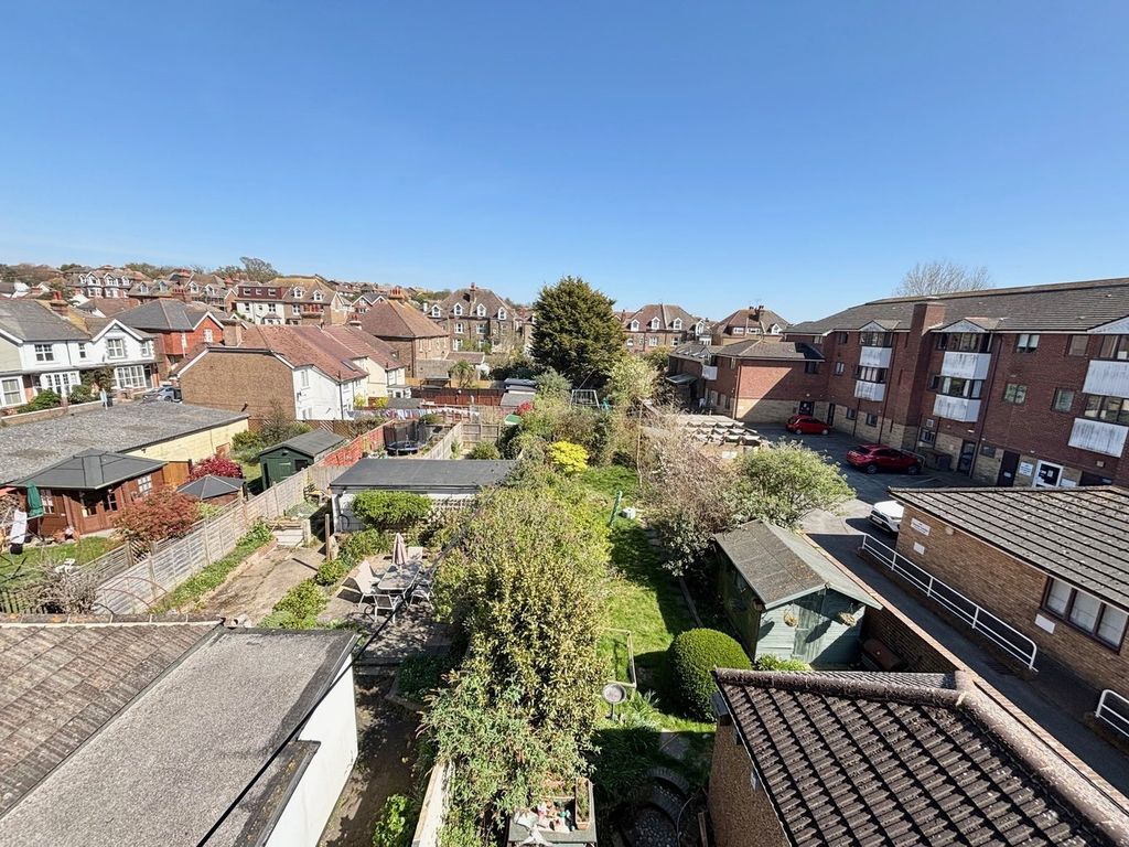 Property photo 2 of 34