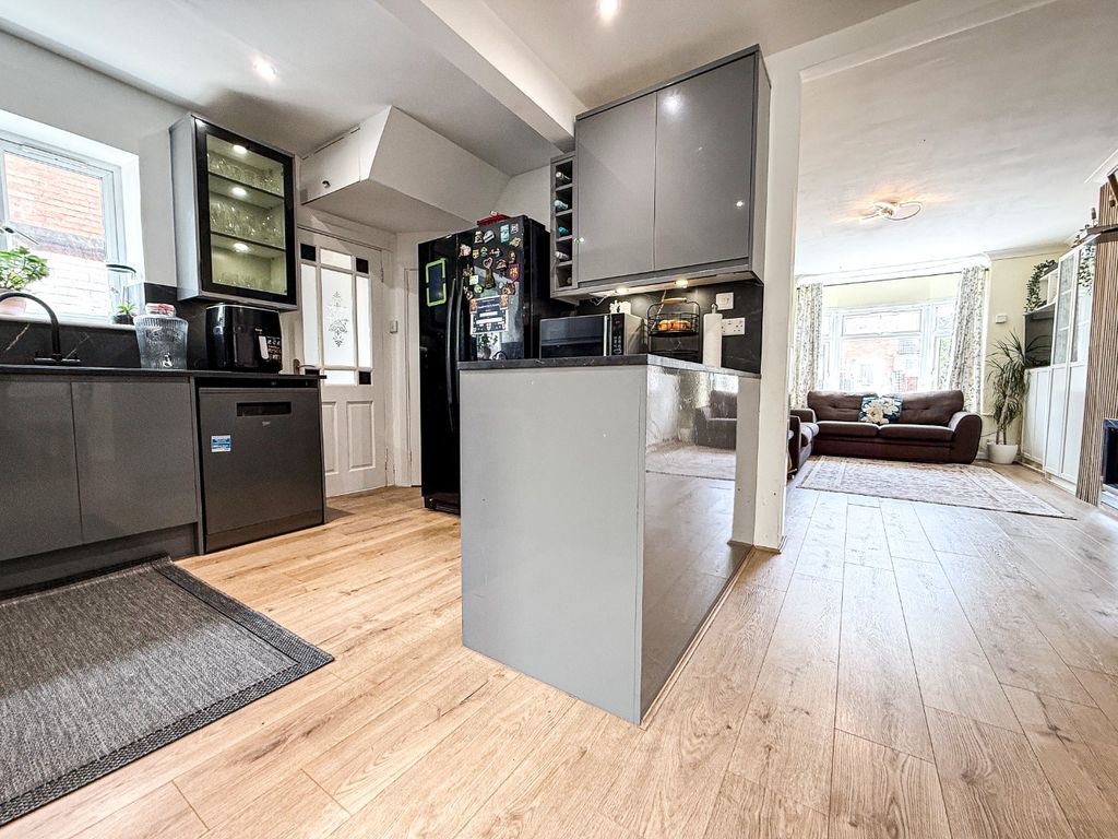 Property photo 3 of 25 5192157