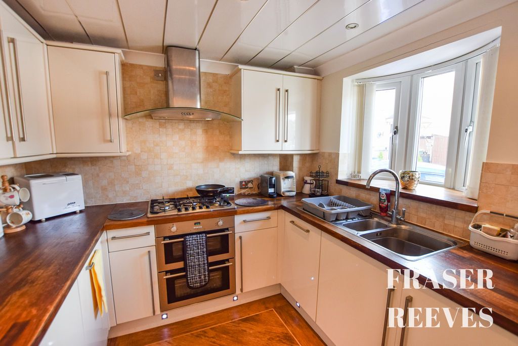 Property photo 3 of 12 Kitchen