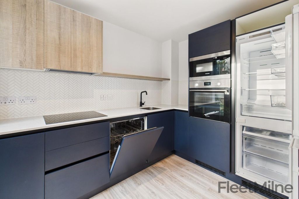 Property photo 2 of 18 Kitchen