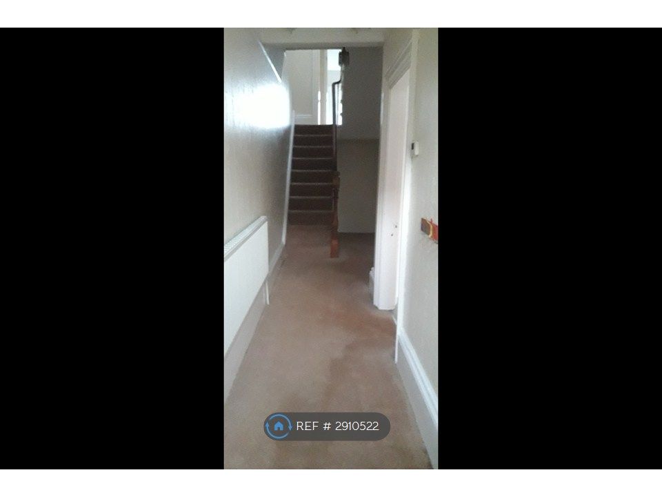 Property photo 2 of 12 Hallway