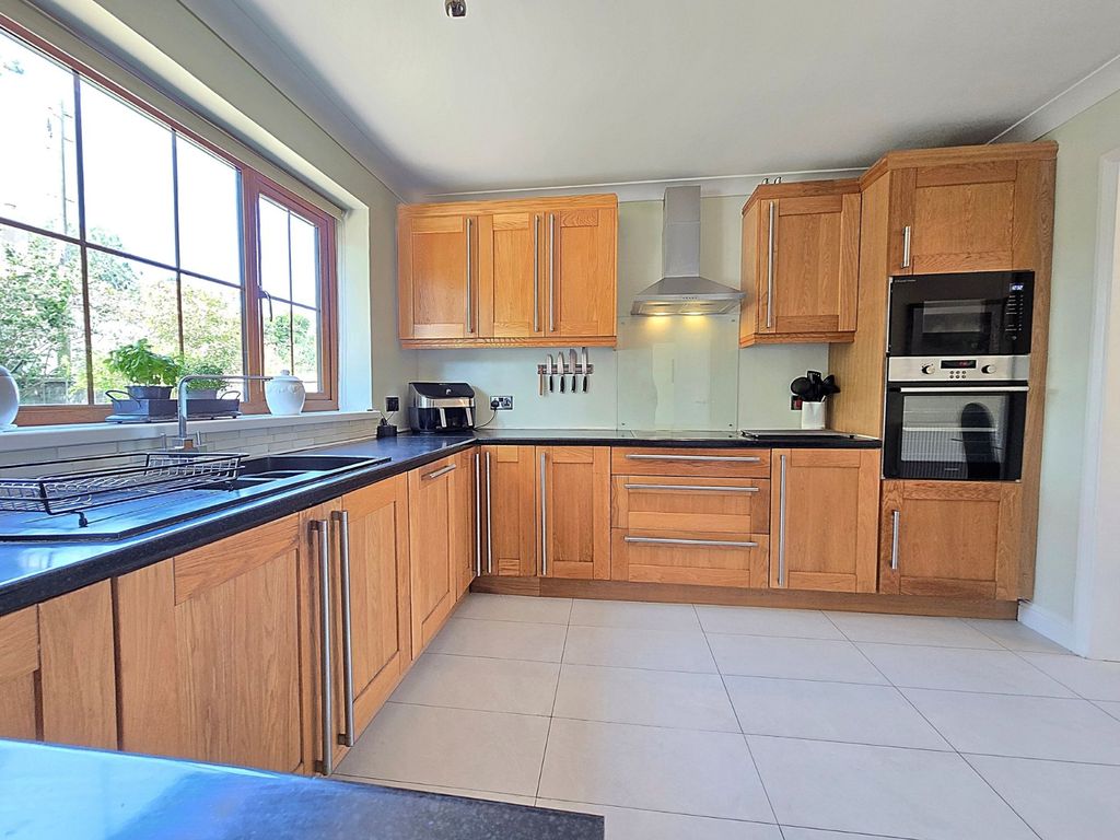 Property photo 2 of 28