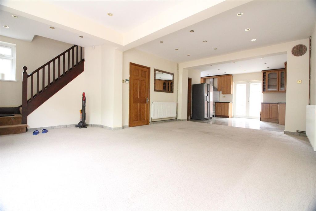 Property photo 2 of 12 Lounge