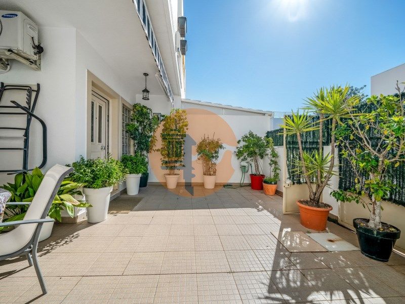 Property photo 2 of 33