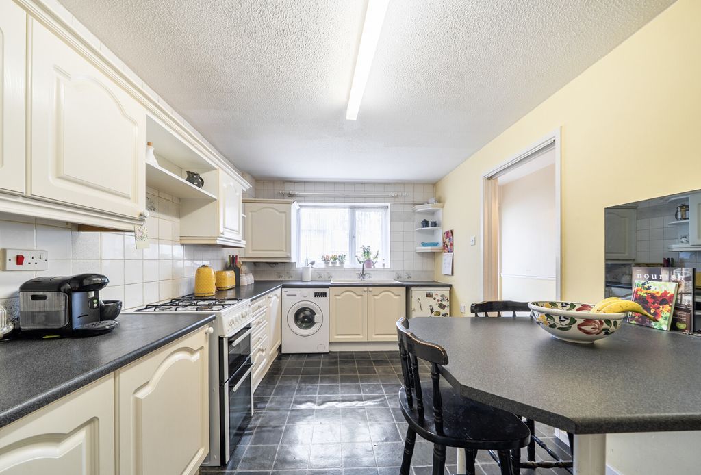 Property photo 2 of 16 1470853-21-6A2165...
