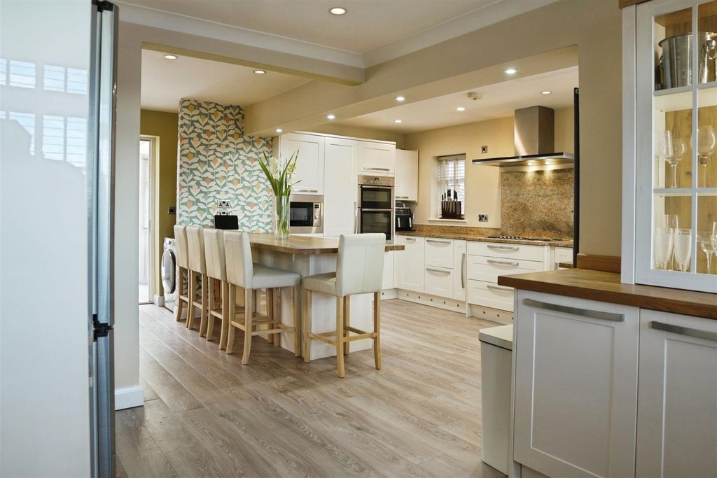 Property photo 3 of 49 3.Jpg