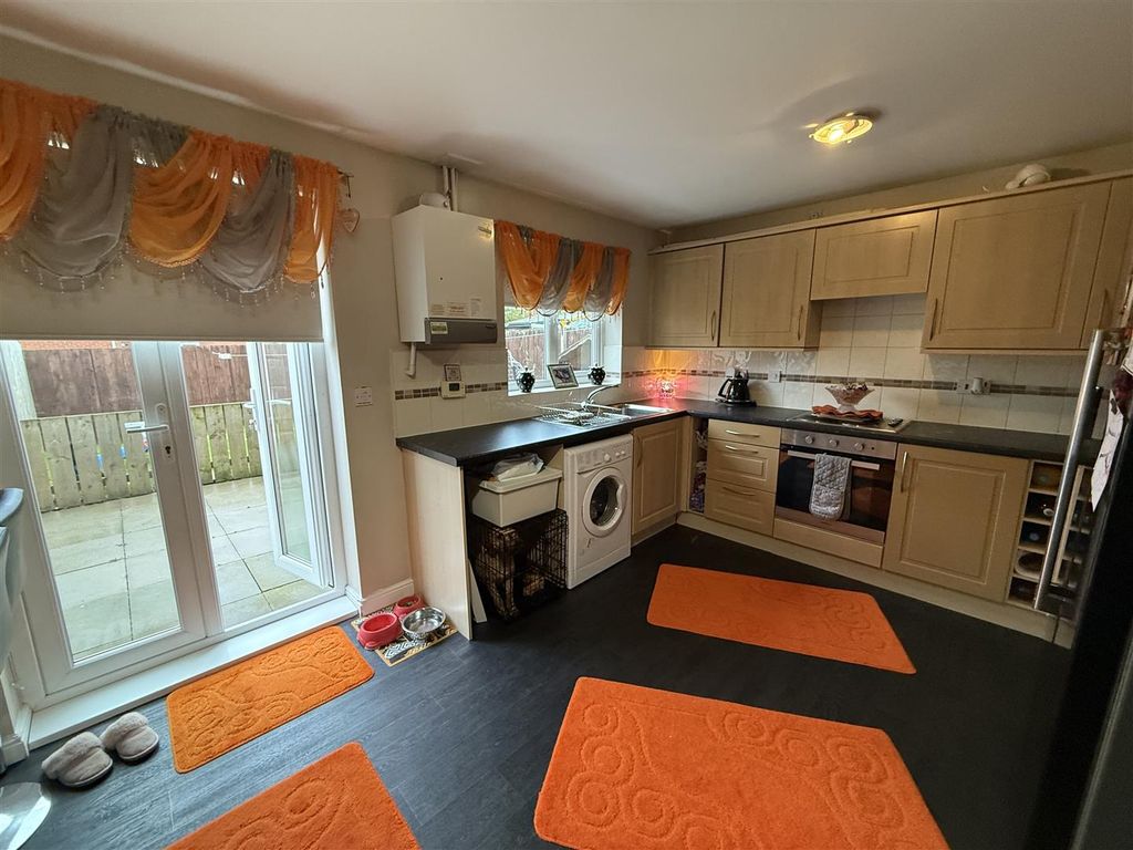 Property photo 3 of 6 Dining Kitchen
