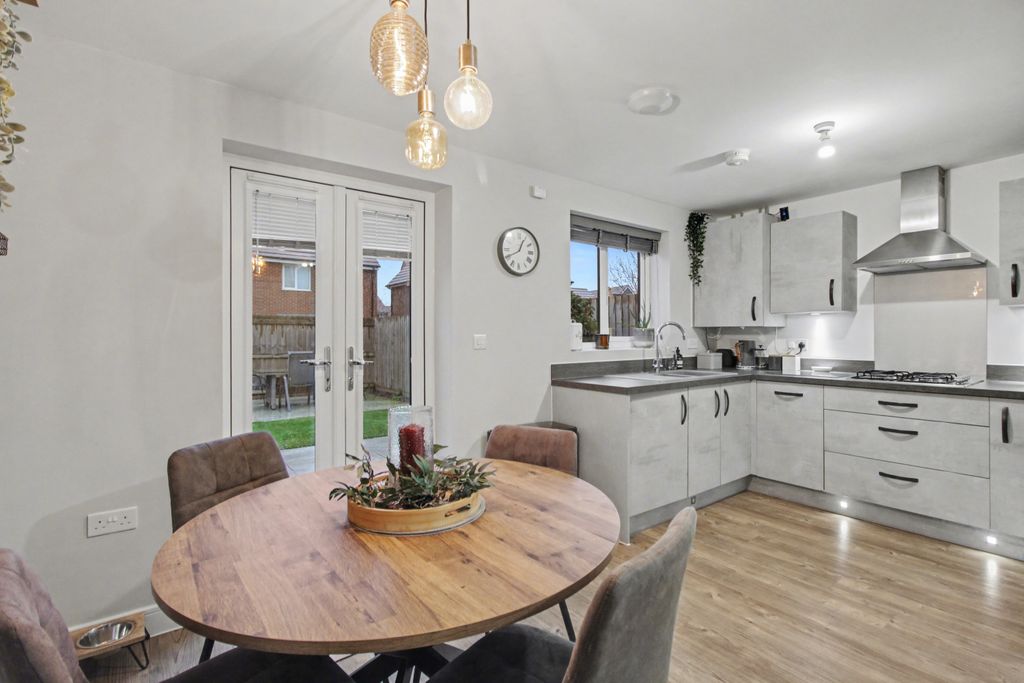 Property photo 3 of 13 Kitchen