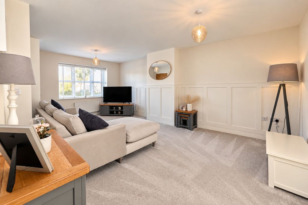 Property photo 3 of 16 6105904