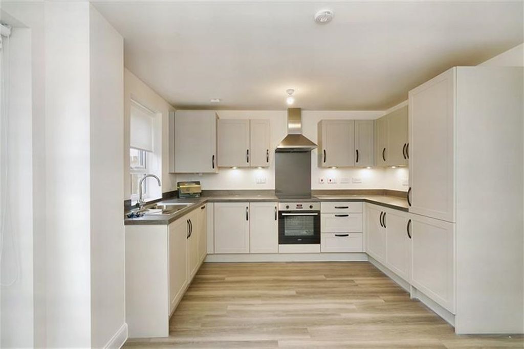 Property photo 3 of 8 Kitchen