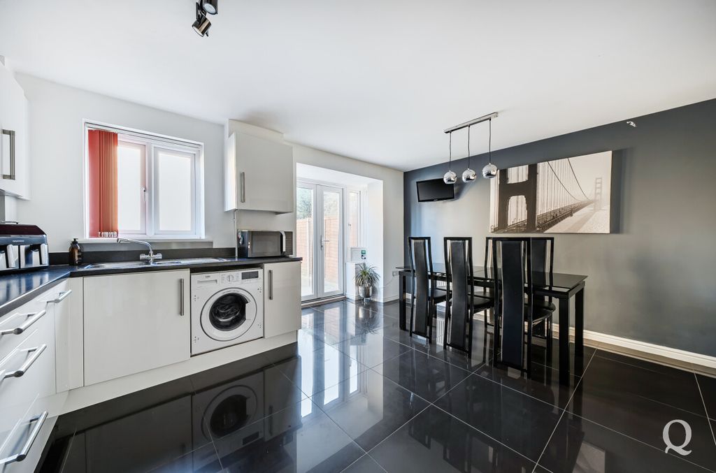 Property photo 3 of 25 2086968F-447d-4c6...