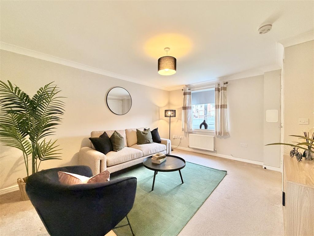 Property photo 2 of 19 Lounge