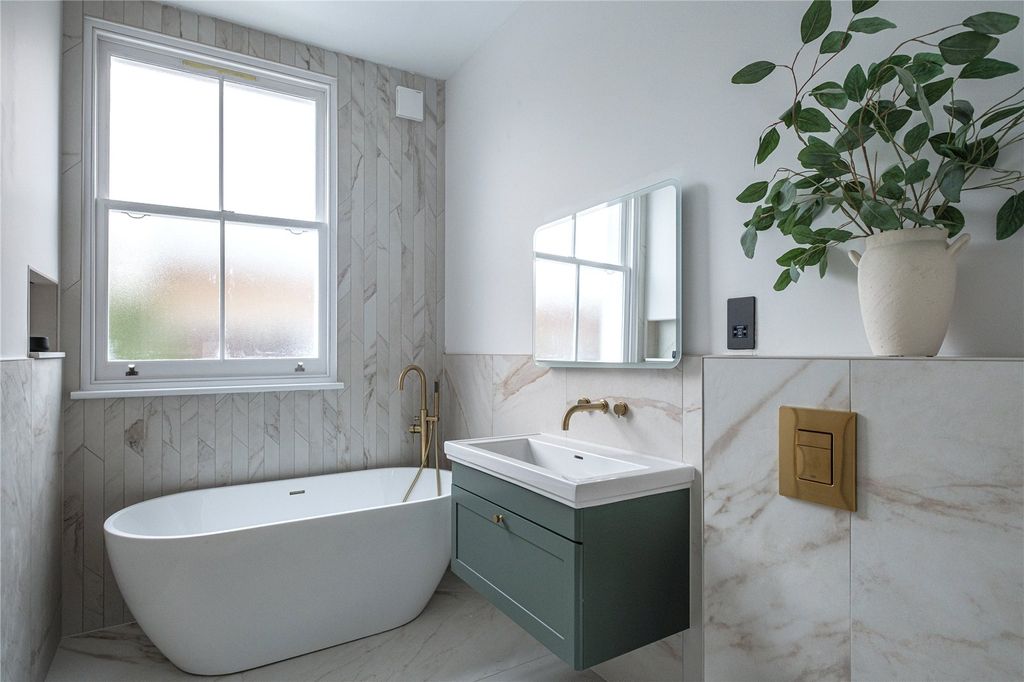 Property photo 3 of 18 Picture No. 23