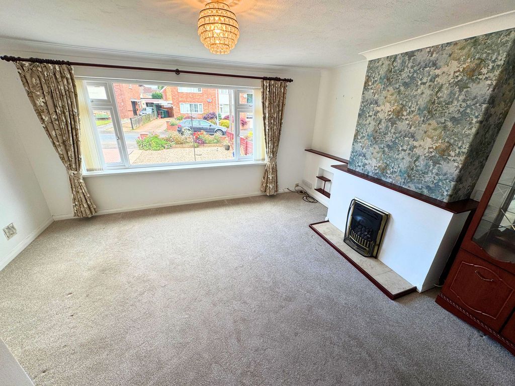 Property photo 3 of 21 Living Room