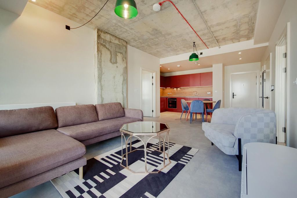 Property photo 1 of 20 Df580d28A457F8d307Dba85F5c0A