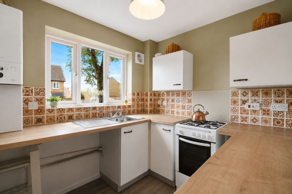Property photo 2 of 12 Kitchen