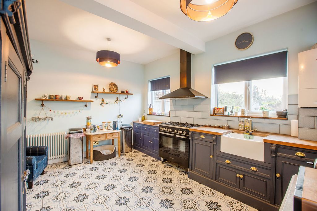 Property photo 2 of 30