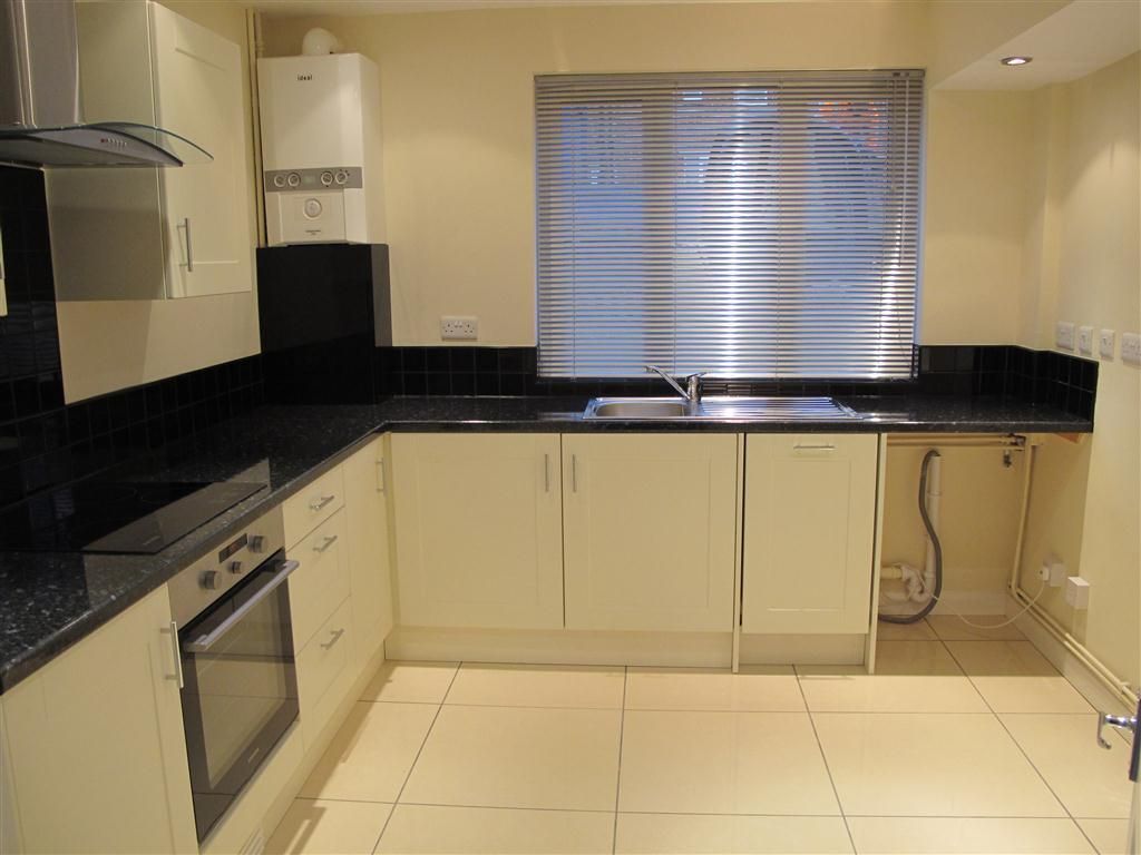 Property photo 3 of 11 Kitchen