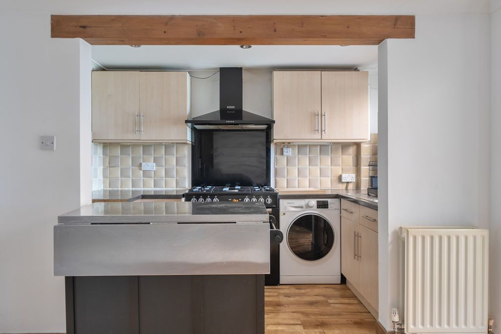 Property photo 3 of 19 Kitchen