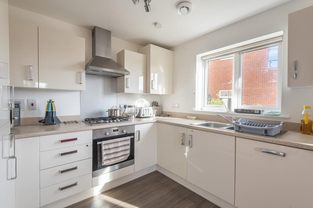Property photo 2 of 11 Kitchen